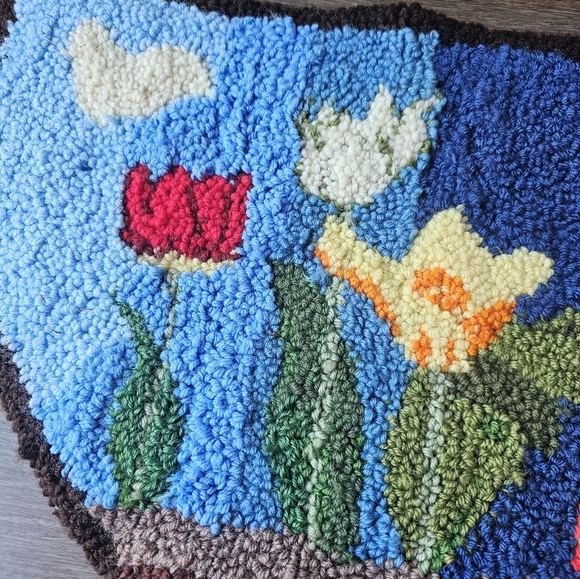 Vintage handmade rug, flower garden cottagecore half circle floor rug - Picture 5 of 13